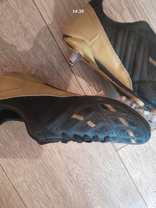 Спортивная обувь.