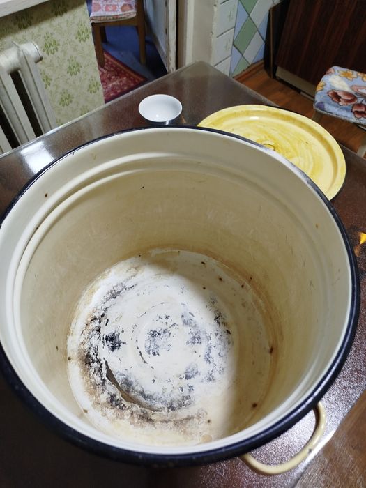 Кастрюля эмалированная