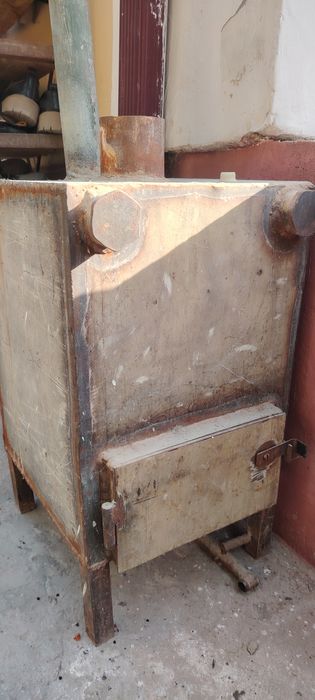 Котёл и отопления радиатор.