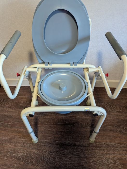 Санитарный стул новый