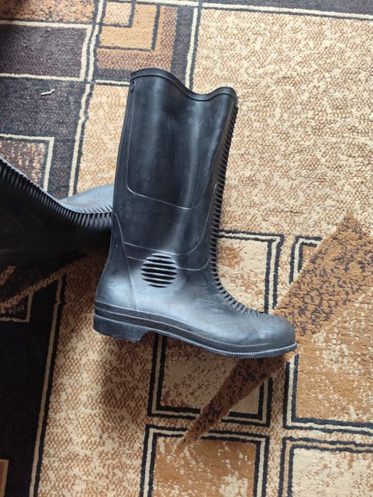 Сапоги резиновые с металлическими вставками