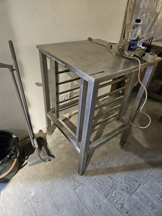 Металлический стол