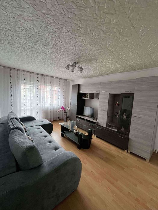 Vând apartament cu 4 camere