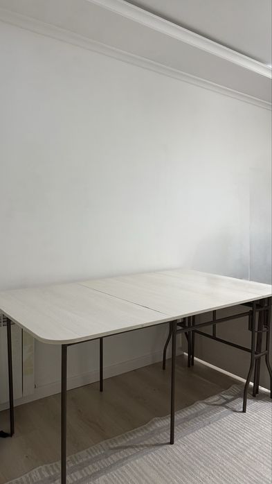 Стол для гостинных