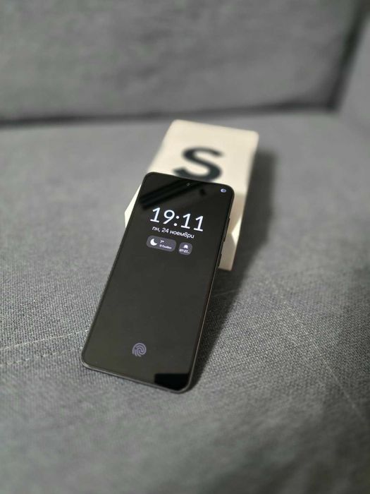 Samsung Galaxy S21 FE, Graphite - Като нов + 7 кейса