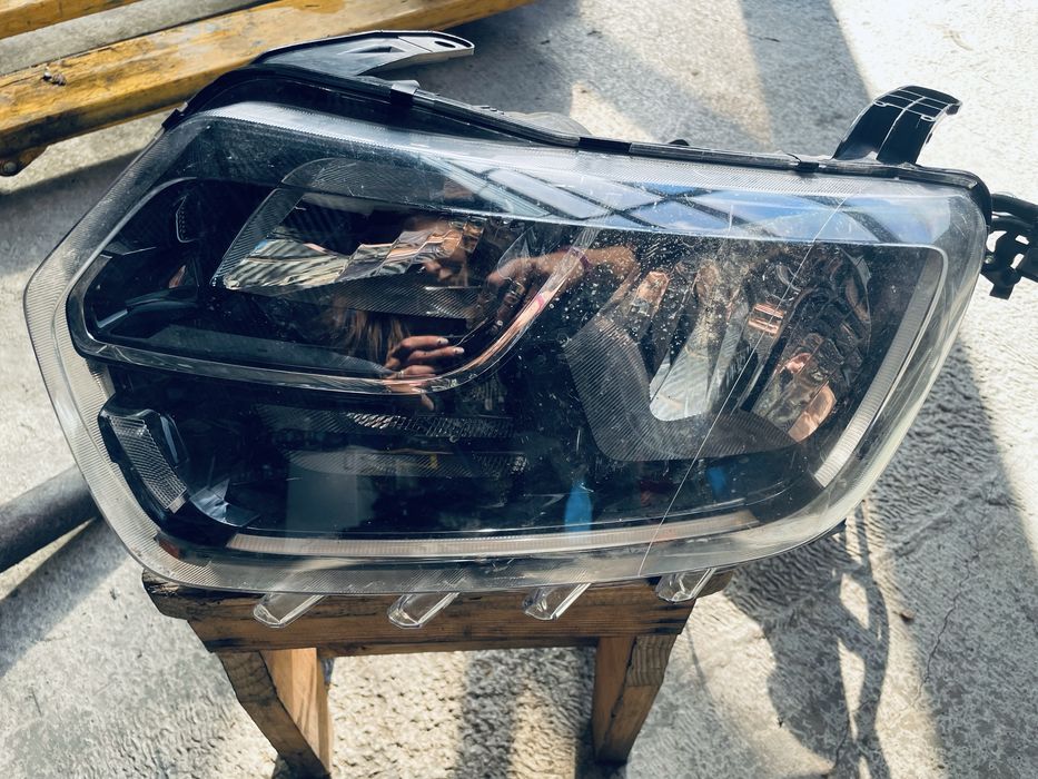 Фар за Dacia Duster