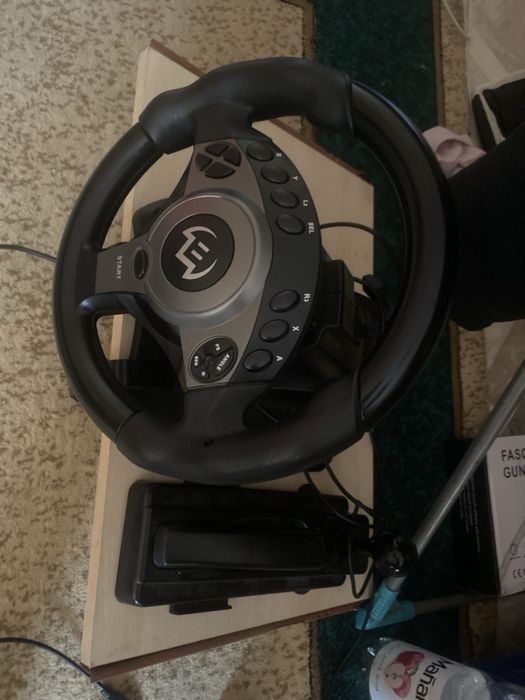 Руль игровой в идеальном состояний