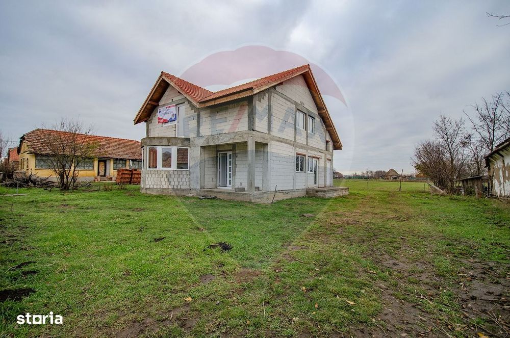 Casă cu 4 camere de vânzare la lecea Mare. Comision 0% la cumparator!