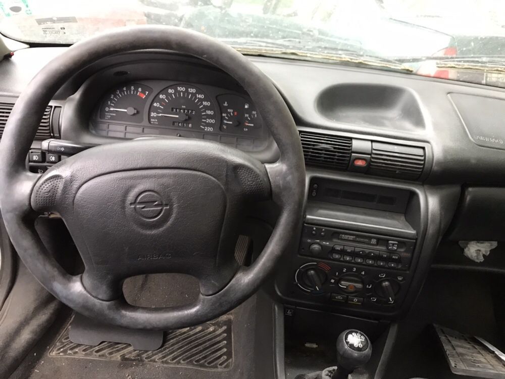 Opel Astra f 1.6 75 1996 На Части