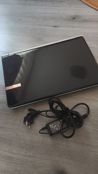 Laptop Packard Bell LJ65 de 17,3", Intel P8400, 8gb, 500gb.