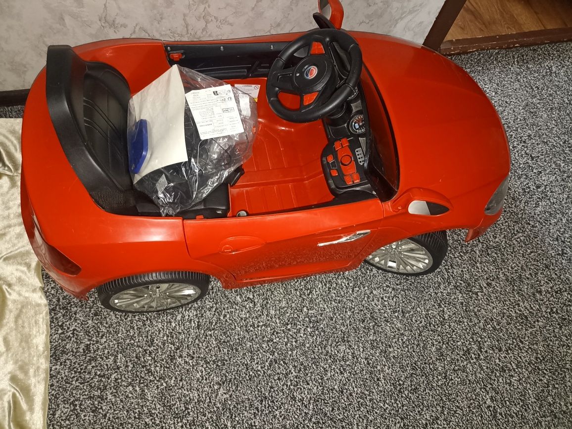 Продам детскую машину электрическая