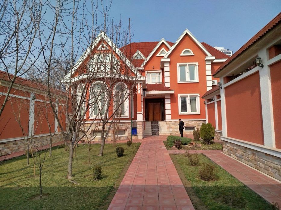 Продаю участок 10 соток, Гостиница россия, Модера товер срочно
