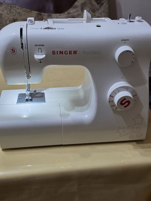 Masina electrica de cusut Singer
