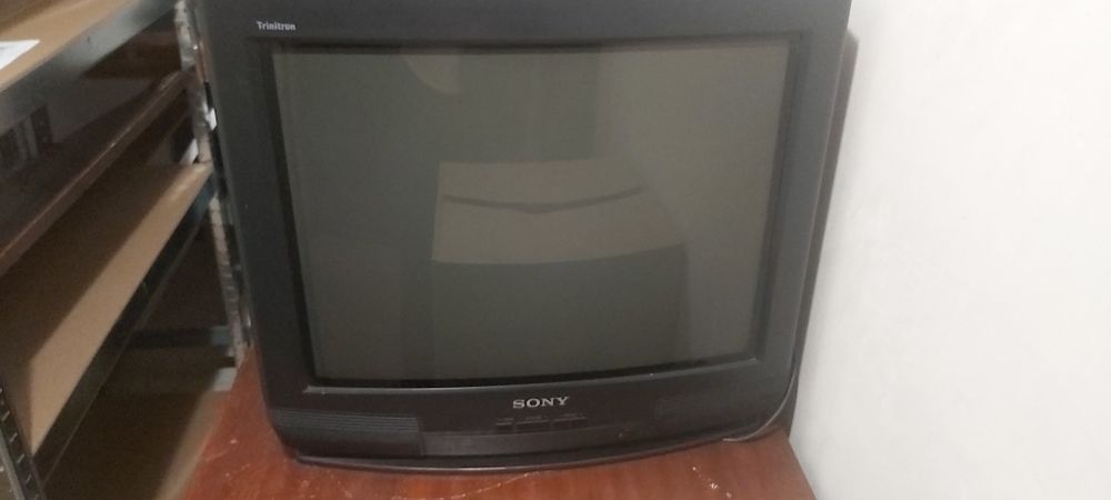 Телевизор SONY G21 Тринетрон плосък екран.