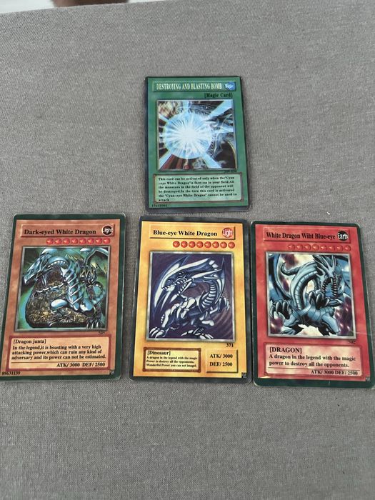 Cărți Yu-Gi-Oh in stare foarte bună