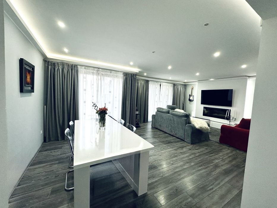 Casa ta completă din Ghimbav – vibe de vacanță, vedere munți