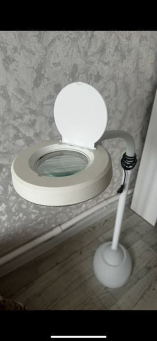 Профессиональная лампа на штативе