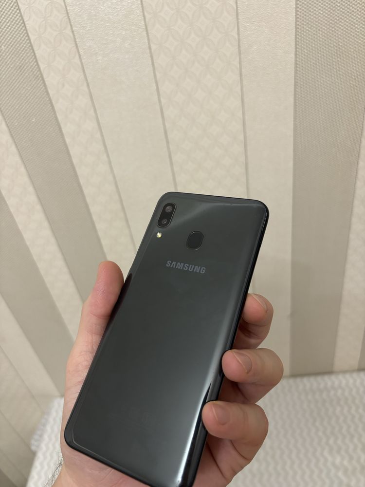 Samsung A20 32 ГБ