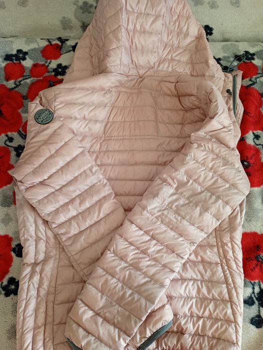 Vând geaca Superdry femei