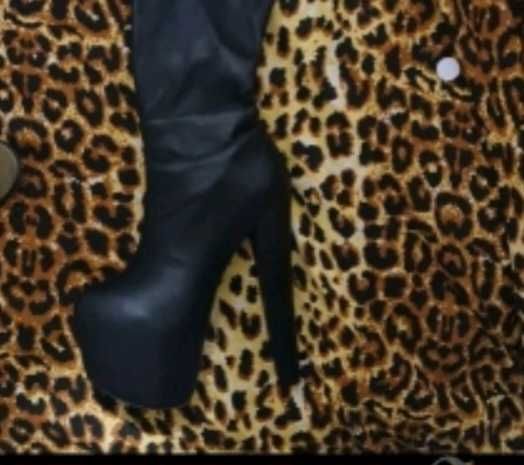 Чизми с висок ток и платформа