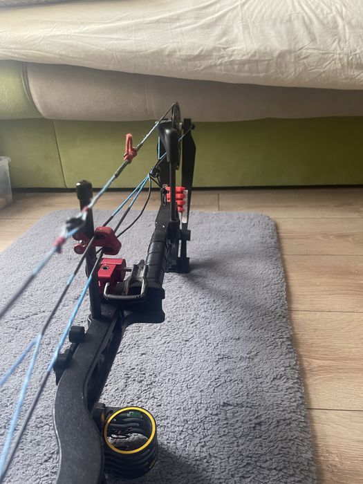 Vând arc Bear Legit reglabil (10-70 lbs)