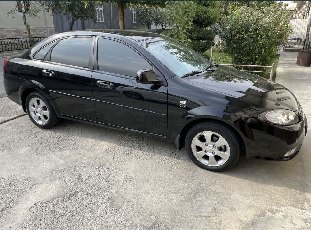 Jentra 2023 24 qora toza hamma narsasi bor elegant