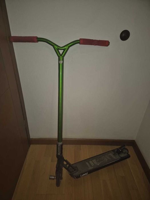 Продам кастомный трюковой самокат.