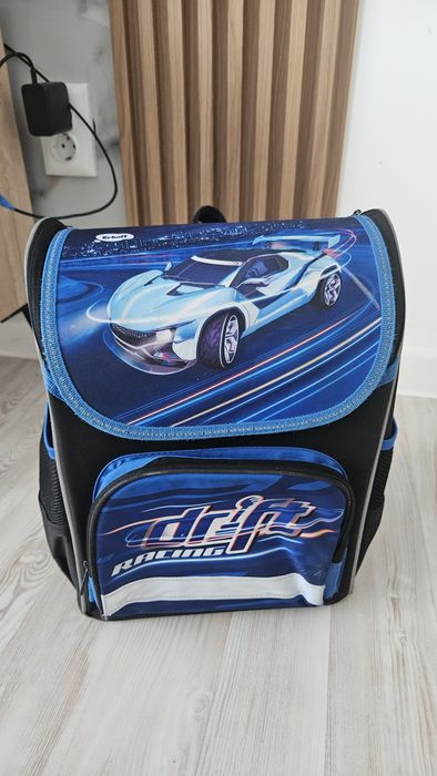 Рюкзак продам школьный