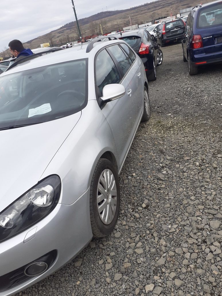 Vând golf 6 an 2012 motor 1,6 diesel.Mau multe informatii la telefon