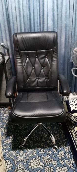 Офисное кресло ..