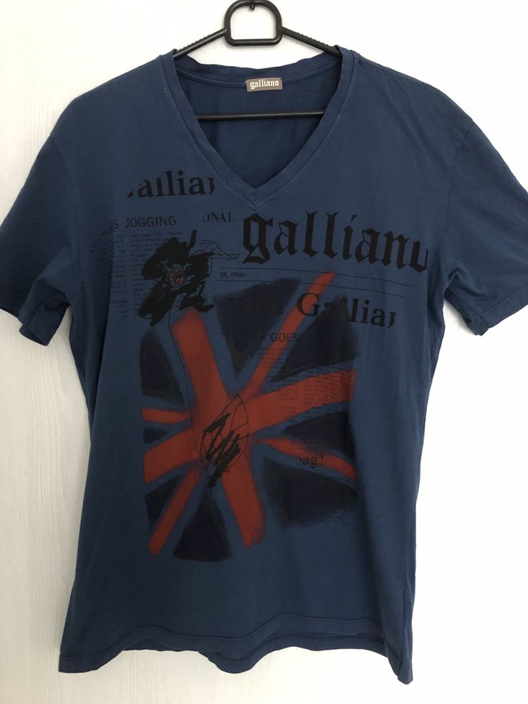Оригинална мъжка тениска Galliano,размер м/л.