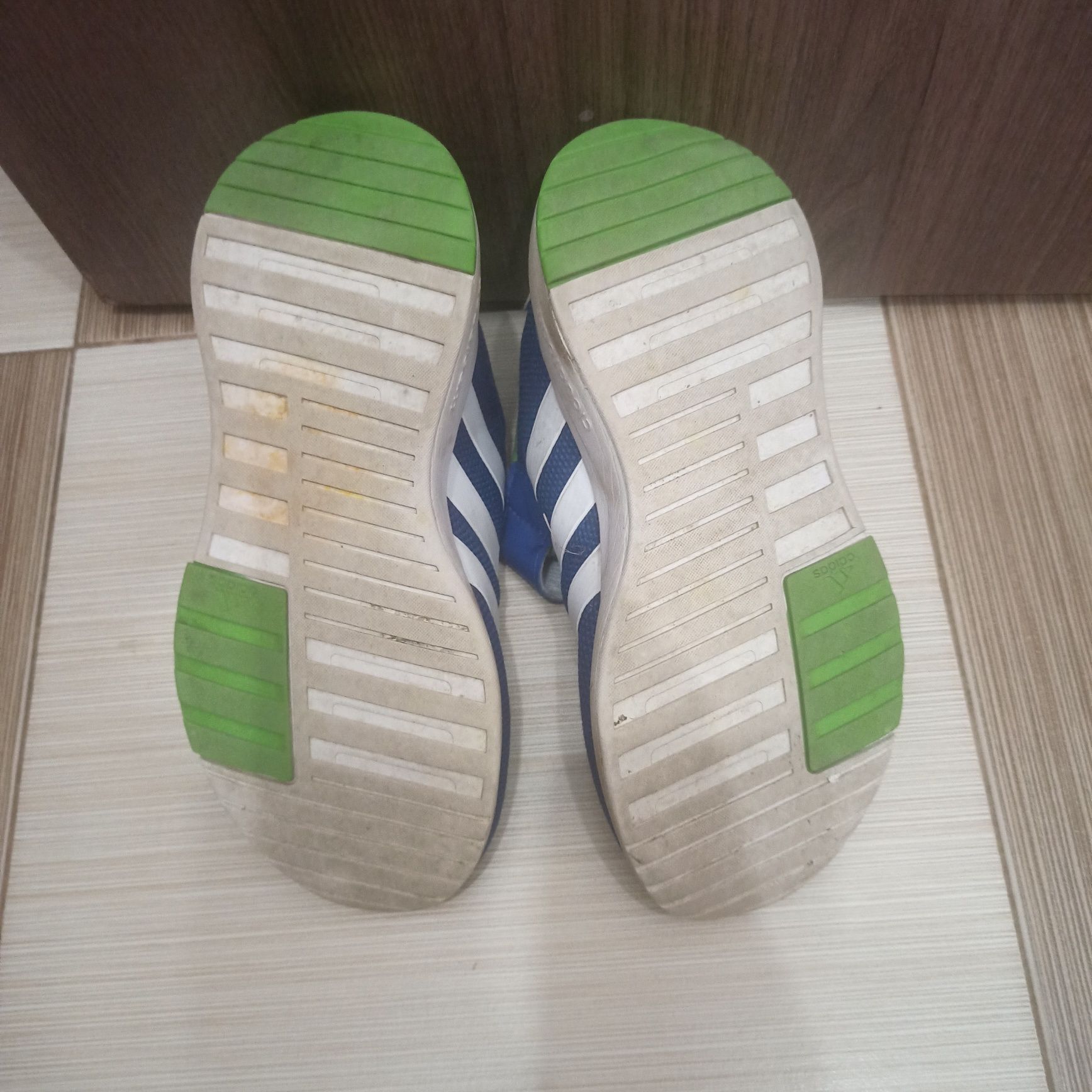 Оригинални маратонки Adidas.