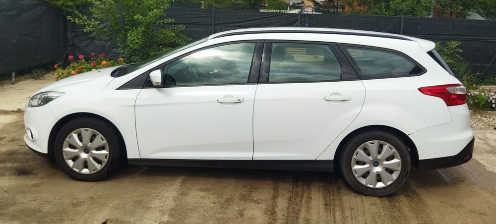 Vând Ford Focus  1.0