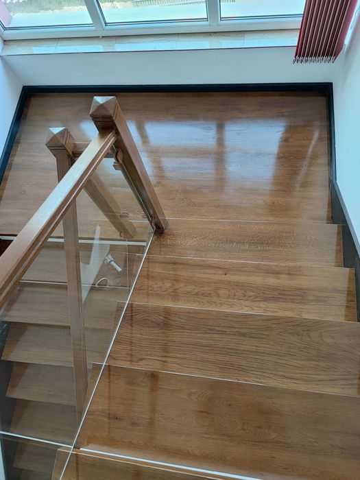 Trepte, scări din lemn masiv