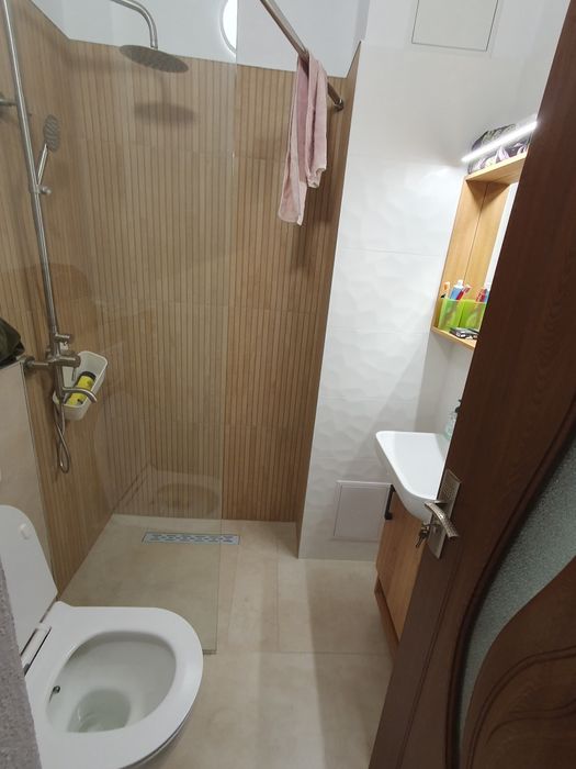 Închiriez apartament 4 camere, zona Găriii