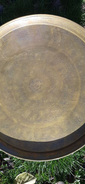 Гравиран меден поднос с традиционни български мотиви