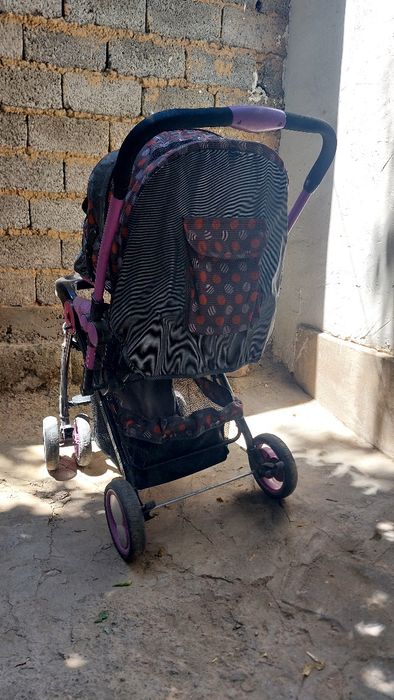 Bolalar uchun kolyaska ko'p ishlatilmagan sifati yaxshi saqlangan