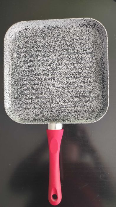 Грил тиган с мраморно каменно покритие