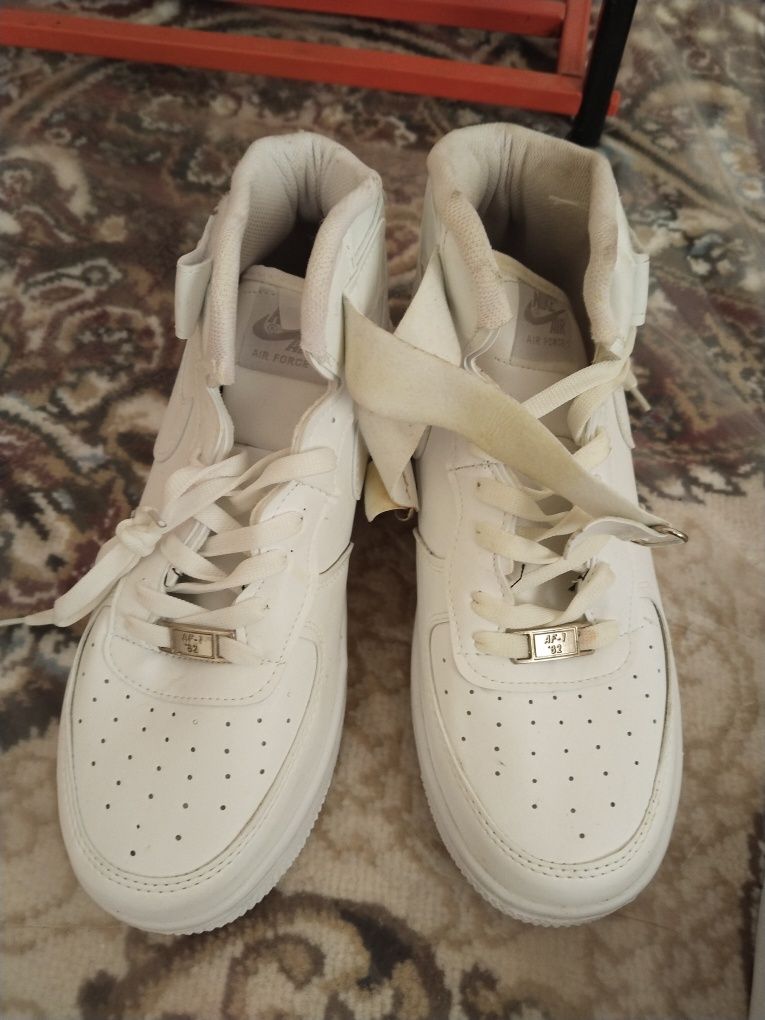 Krasofka oq nike