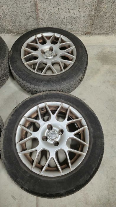 Продавам комплект джанти 15" със зимни гуми 185/65/15