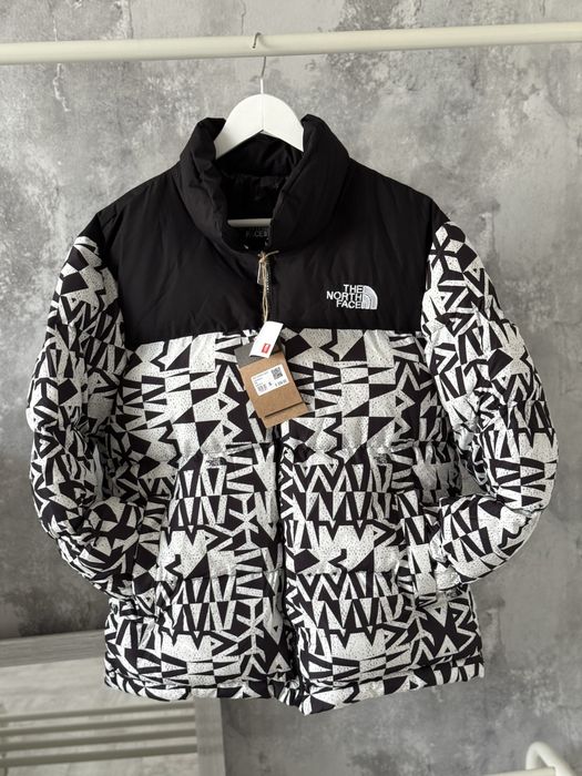 Geaca North Face off white balenciaga