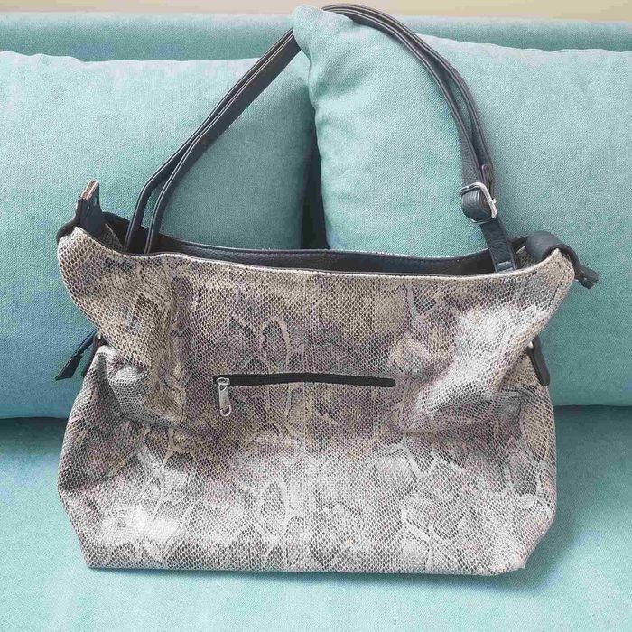 Продавам дамска чанта