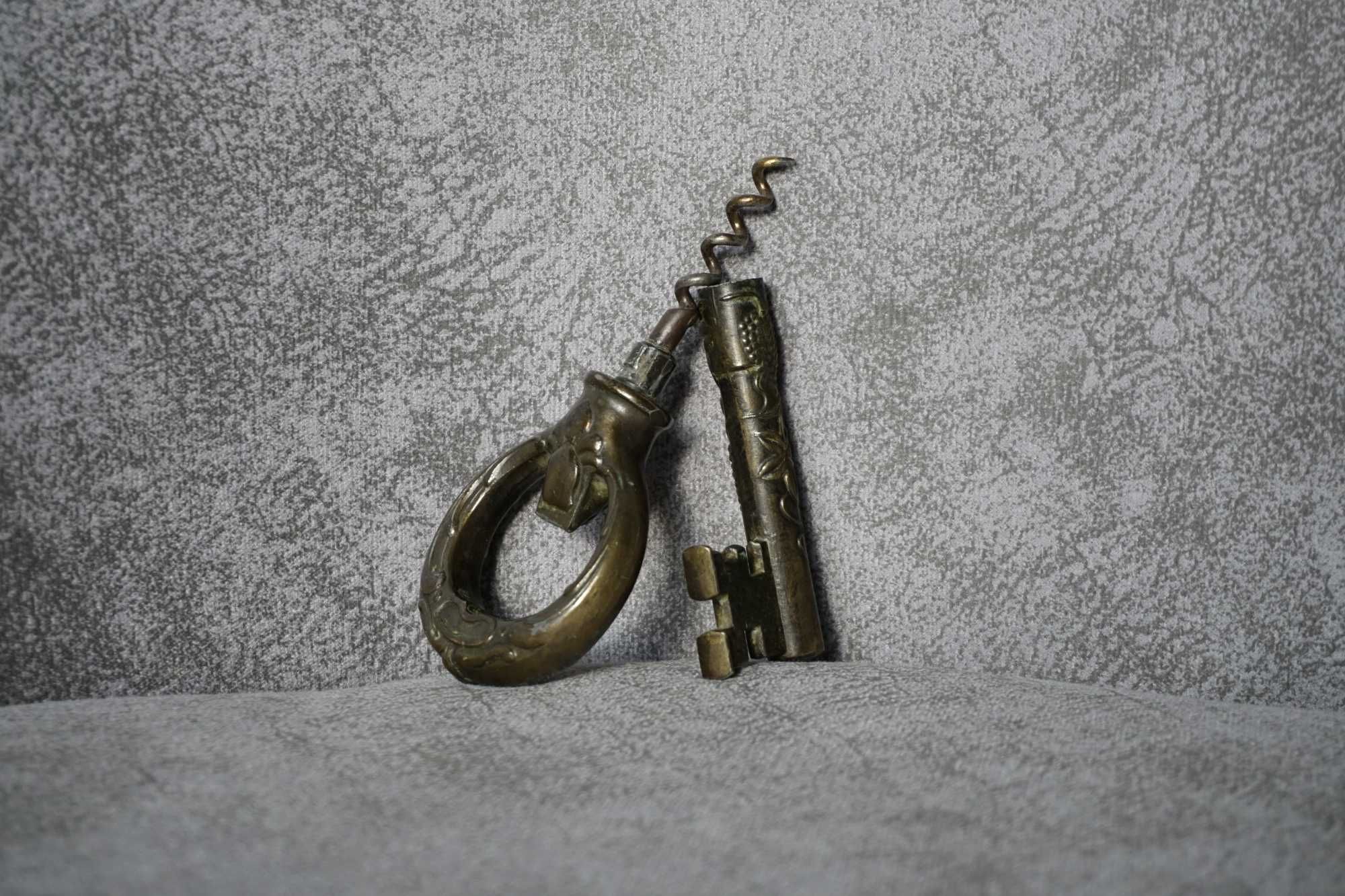 Тирбушон метална отварачка за вино във формата на ключ