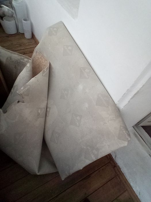 Линолеум 3 на 5.   2.5 на 3 состояние среднее самовывоз