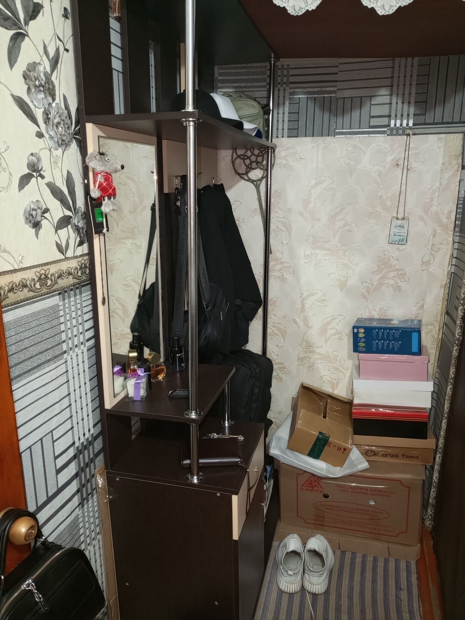 Продам Диван с креслом, кресло кровать, и прихожка