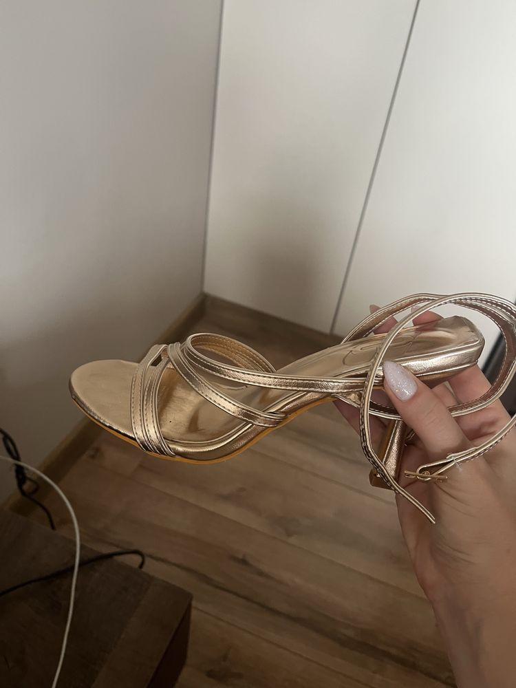 Чисто нови сандали с ток Rose Gold