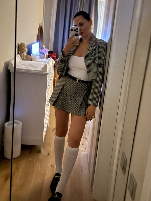 Zara комплект състоящ се от пола-шорти и късо сако