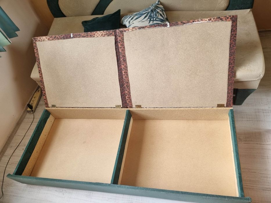 Продава два дивана