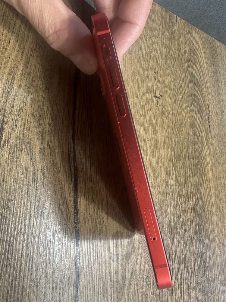 Продавам Iphone 12 red