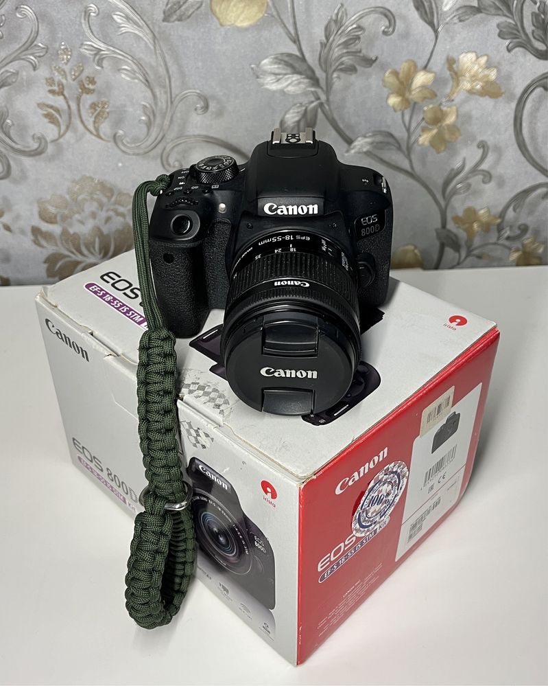 Профессиональный фотоаппарат Canon 800D
